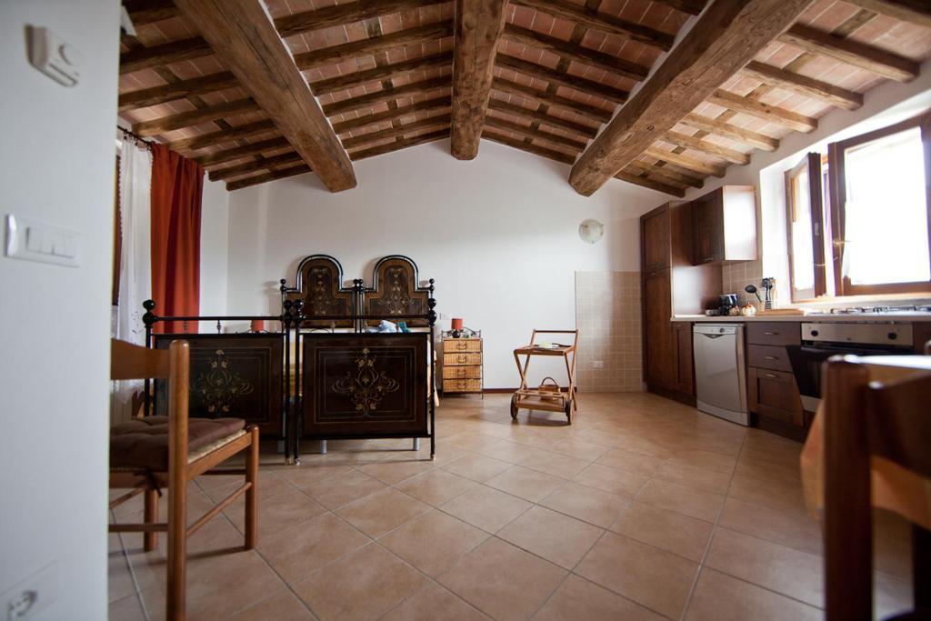 Hermitage Holidays Gallicano Pokoj fotografie